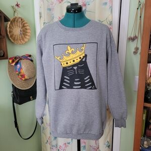 Queen cat with a crown pullover thin gray sweatshirt